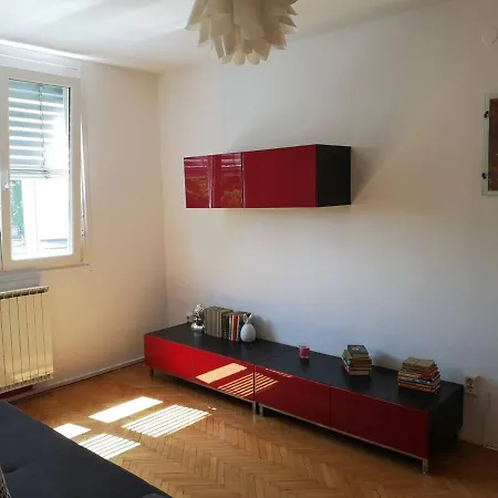 Apartment Couples Getaway - Central+free Parking *